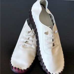 Size 8.5 Vegan Leather Off White Sneakers with Whipstitching